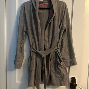 Xhilaration Juniors/ladies robe in gray with pink stitching throughout